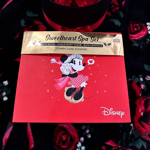 🔥FLASH SALE🔥 DISNEY LIMITED EDITION Minnie Nightmare Before Xmas CRÈME shop - Picture 7 of 9